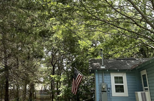 Texas Gulf Coast Region Cabin | Cabin with Yard, One hour from Galveston