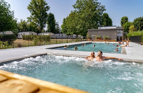 Maisons-Laffitte Cottage | Cabin Zen 5p - One Bedroom Cottage, Sleeps 5