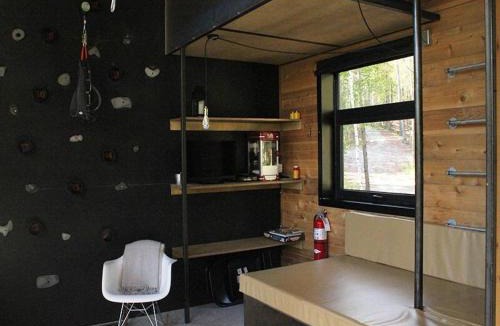 Eastman House | Cabin Zoobox 55