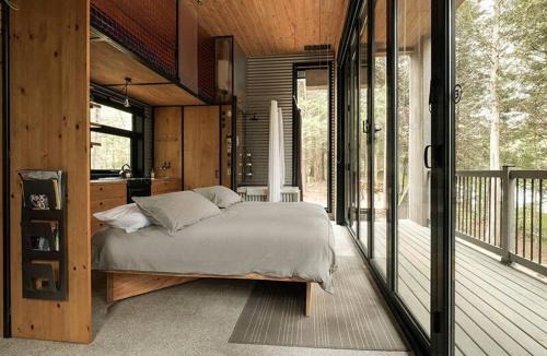 Eastman House | Cabin Zoobox 82