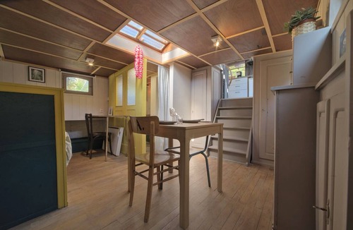 Nouvelle Ville Apartment | Cabine 03, gîte sur l'eau, péniche ma pensée