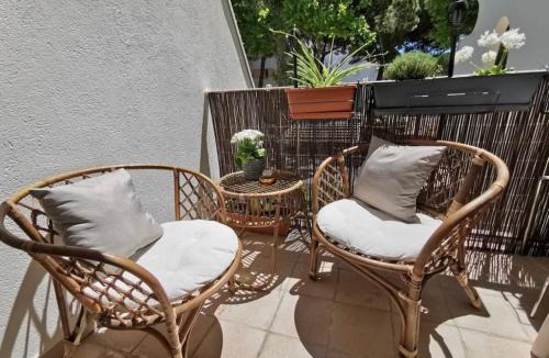 La Grande-Motte Apartment | Cabine cosy et élégante aux berges du ponant