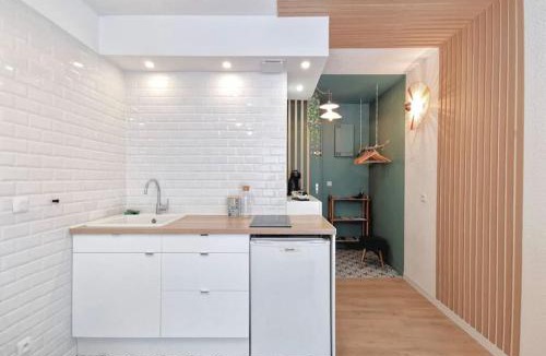 La Grande-Motte Apartment | Cabine cosy et élégante aux berges du ponant