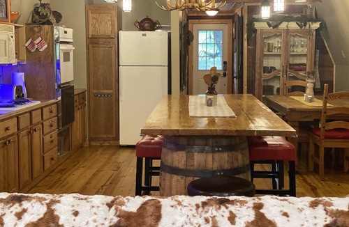 Cotton Gin Cabin | CabinOnTheCreek.Tx-Lake Limestone- tasteful rustic charm & grace.