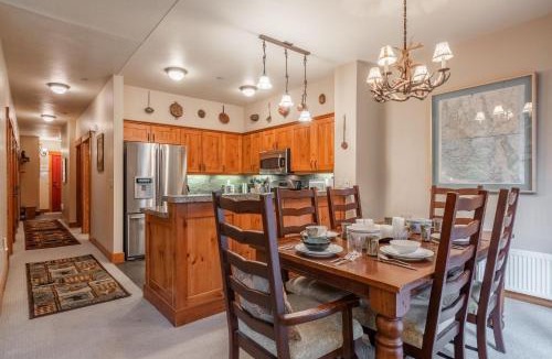Crooked Pines House | Cabins 1