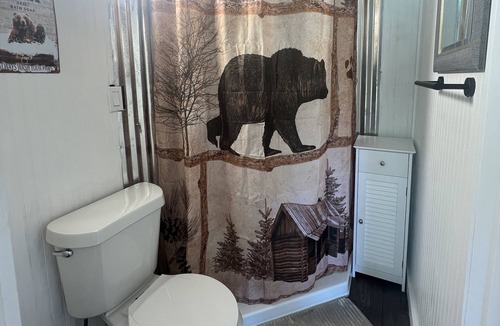 Hartford Cabin | Cabins at Grizzly Ranch!