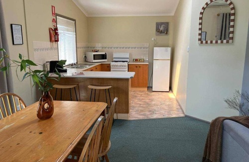 Pokolbin Cottage | Cabins on Halls