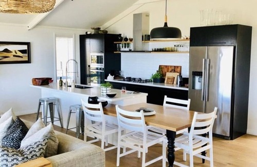 Cable Bay House | Cablecrest - 2 Master Suites and Grand Views