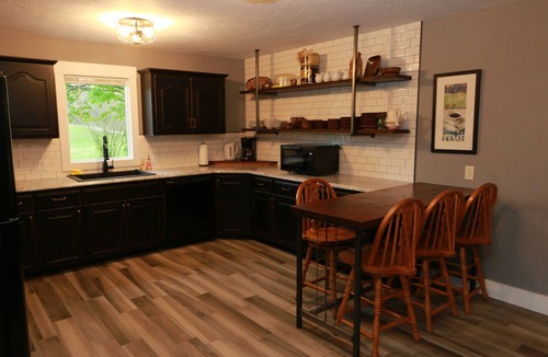 Elk Creek House | Cabool Lake View Country Getaway