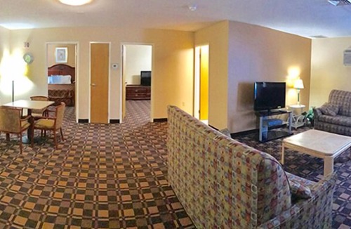 Lancaster Hotel | Cabot Inn & Suites