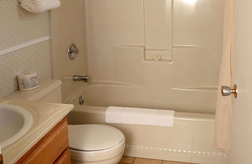 Baddeck Hotel | Cabot Trail Motel