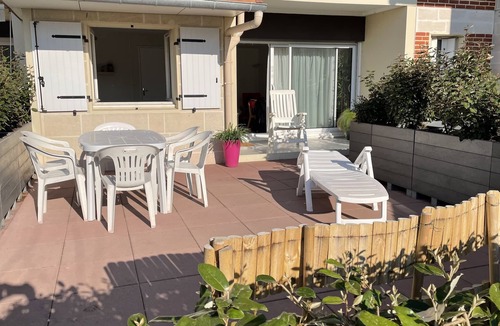 Cabourg Apartment | Cabourg - Comfortable apartment 1/6pers WIFI in RDJ with terrace 100m beach