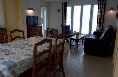 Le Home House | CABOURG/LE HOME: Supervised beach 100 m'away. Close to thalasso and golf.