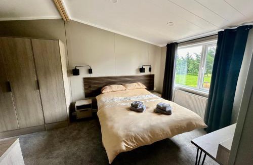 Abbess Roding House | Cackle hill lakes, heron lodge