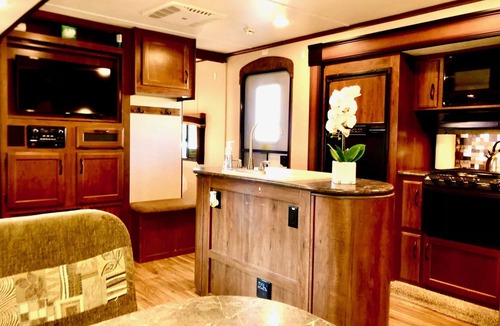Pedernales Bend House | Cactus Camper has lake views with dock & lake access