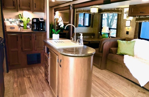 Pedernales Bend House | Cactus Camper has lake views with dock & lake access