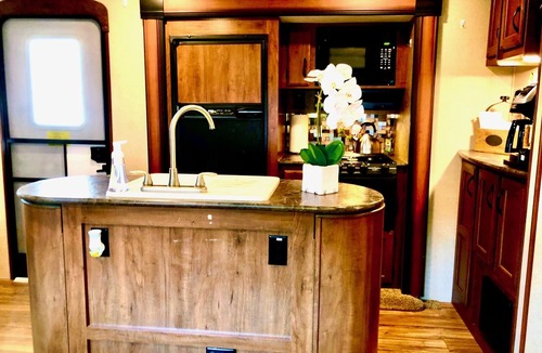 Pedernales Bend House | Cactus Camper has lake views with dock & lake access