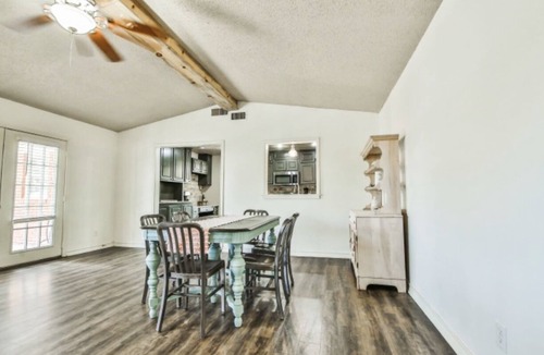 North by Northwest House | Cactus Casita *Pets Welcome* Close & Easy access to Campus, Hospitals, and more!
