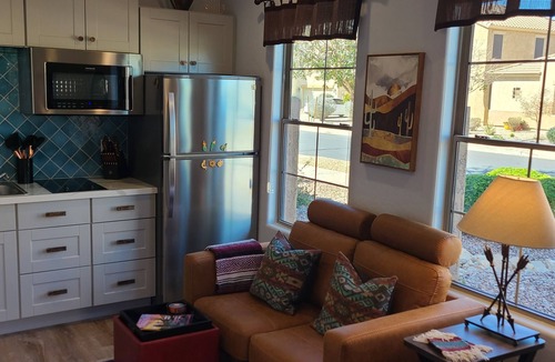 Emperor Estates House | "Cactus Cooler Casita" Pool and Hot Tub "Spa" Large walk-in Shower/Full Kitchen