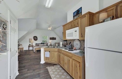 Fredericksburg House | Cactus Flower Peaceful Hill Country Escape!