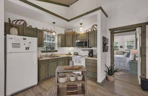 Fredericksburg House | Cactus Flower Peaceful Hill Country Escape!