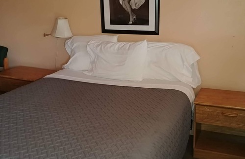 McLean Hotel | Cactus Inn