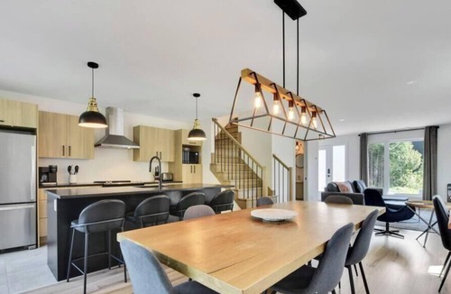 Pont-Rouge Ski Chalet | Cactus Noir - Confort et Familial - Spa & Piscine