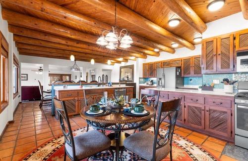 Marfa House | Cactus Rose - Enjoy wildlife and mountain views close to downtown Alpine