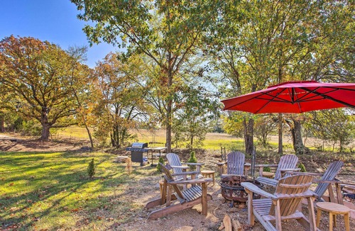 Durant Cabin | Caddo Log Cabin Retreat w/ Updated Interior!