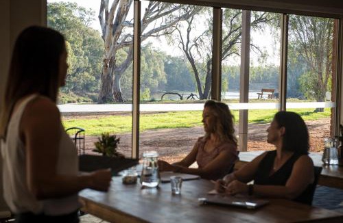 Moama Hotel | Cadell On The Murray Motel