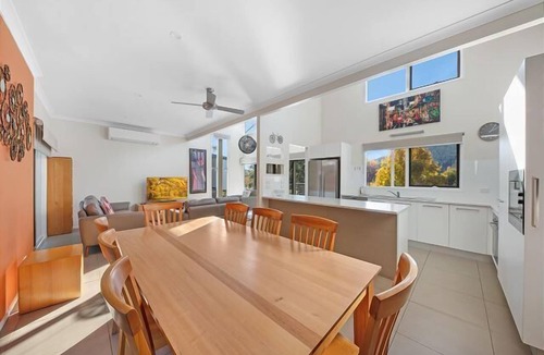 Bright Apartment | Cadence at Bright - Bike friendly accommodation