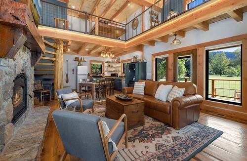Combs Cabin | Cade’s Cabin in the beautiful Ozark Mountains- sleeps 8
