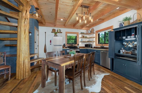 Combs Cabin | Cade’s Cabin in the beautiful Ozark Mountains- sleeps 8