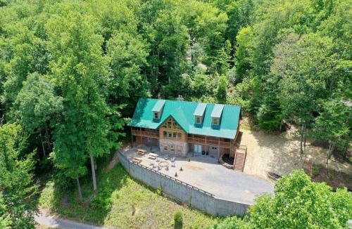 Townsend Ski Chalet | Cades Cove Lodge