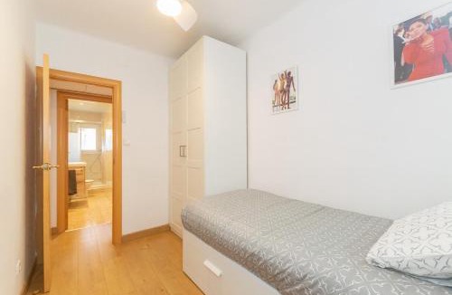 Cornella de Llobregat Apartment | Cadillac Check-in flexible-Bien comunicado-cerca Barcelona