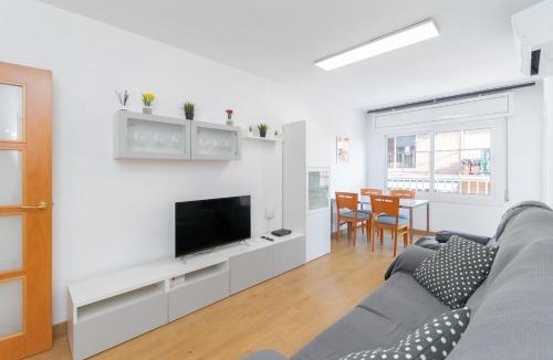 Cornella de Llobregat Apartment | Cadillac Check-in flexible-Bien comunicado-cerca Barcelona