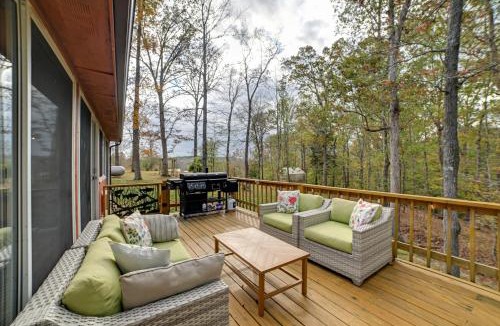 Cadiz House | Cadiz Vacation Home w/Deck: Walk to Lake Barkley