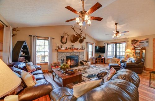 Cadiz House | Cadiz Vacation Home w/Deck: Walk to Lake Barkley