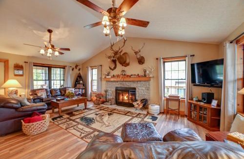 Cadiz House | Cadiz Vacation Home w/Deck: Walk to Lake Barkley