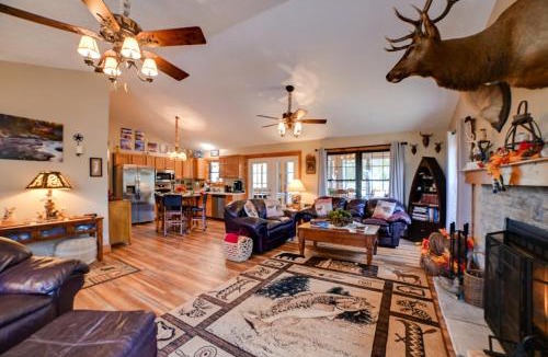 Cadiz House | Cadiz Vacation Home w/Deck: Walk to Lake Barkley
