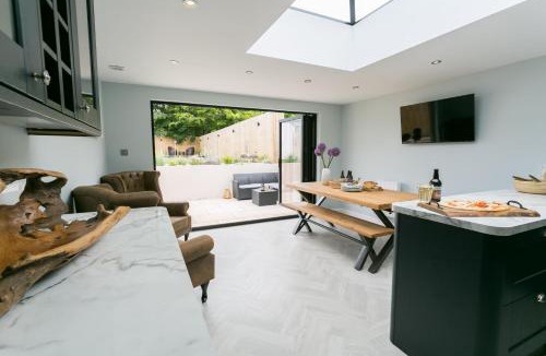 Newborough House | Cae Coch