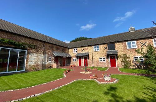Hendrerwydd House | Caer Fedwen Barns Clwyd Cottage Two Bed, Barn Conversion with Private Hot Tub