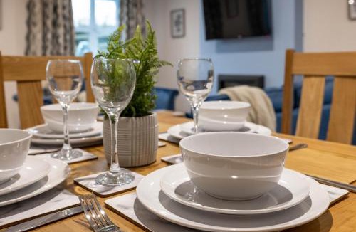 Hendrerwydd House | Caer Fedwen Barns Clwyd Cottage Two Bed, Barn Conversion with Private Hot Tub