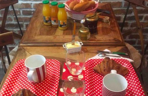 Sainte-Suzanne-and-Chammes Bed & Breakfast | Café des Tours / Café Couette