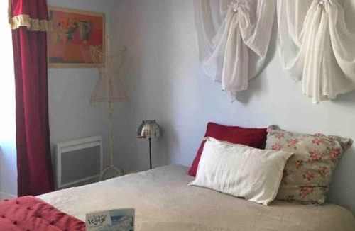 Sainte-Suzanne-and-Chammes Bed & Breakfast | Café des Tours / Café Couette