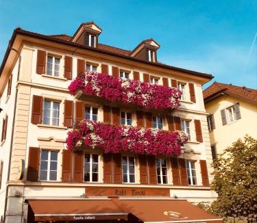 Chatel-Saint Denis Hotel | Café Tivoli