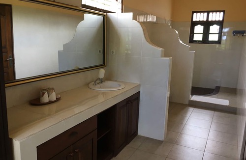 Senggigi House | Cafe Wayan Cottages