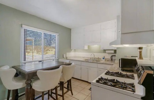 Uptown House | Cagua Uptown home, close to everything!