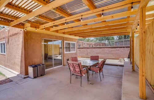 Uptown House | Cagua Uptown home, close to everything!