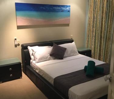 White Rock Apartment | Cairns Golf Course Apartment